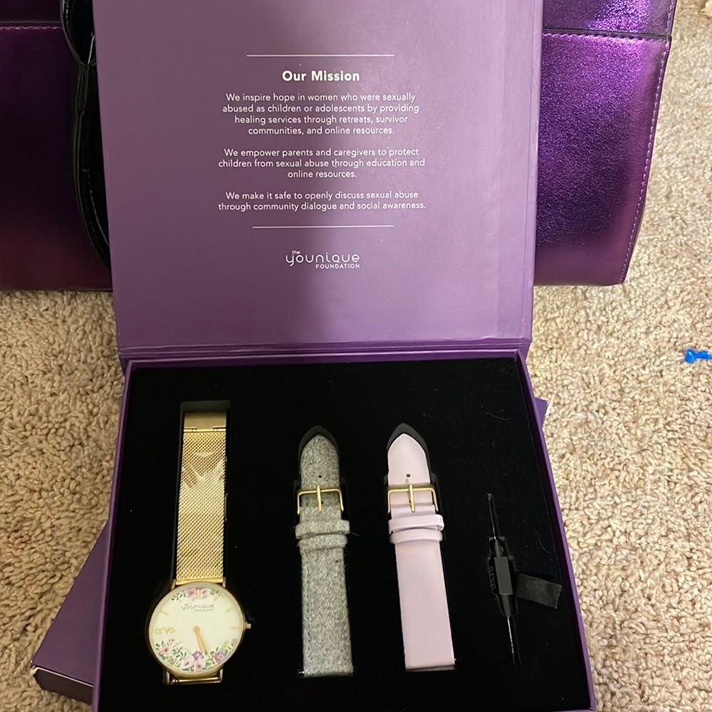 Younique Watch